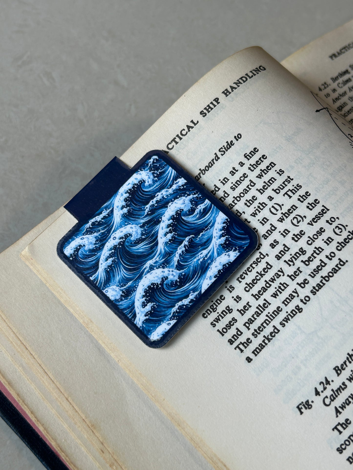 Ocean Wave Magnetic Bookmark – Minimal Nautical Bookmark for Books & Journals