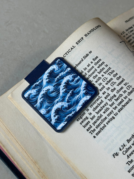 Ocean Wave Magnetic Bookmark – Minimal Nautical Bookmark for Books & Journals
